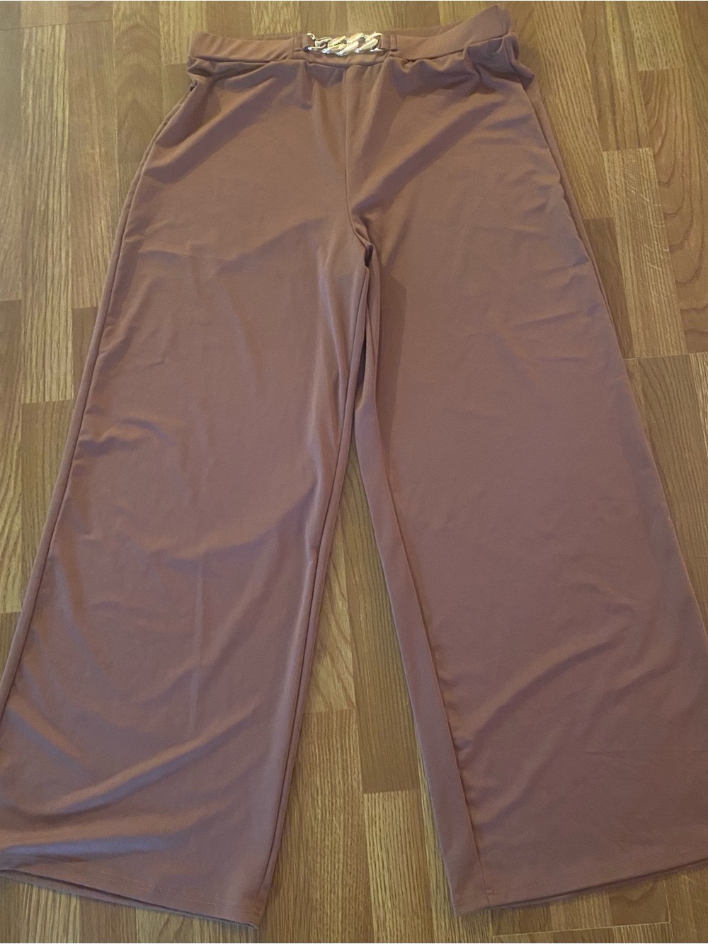 🤎 NWT Plus Size Chocolate Brown Wide Leg Pants with Gold Chain Accent - 2XL 🤎 - Picture 7 of 10